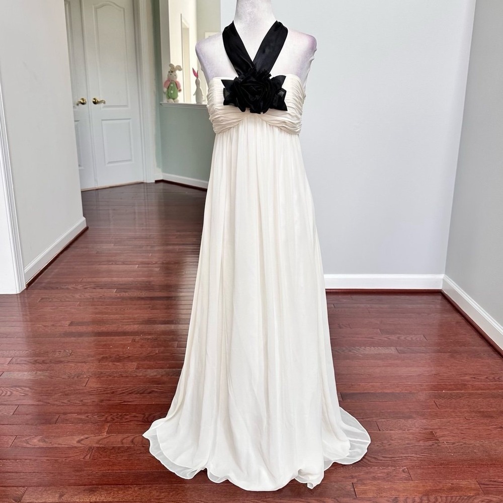 Dusk Collection Black White 3D Floral Halter‎ Elegant Feminine Gown Dress Size 4